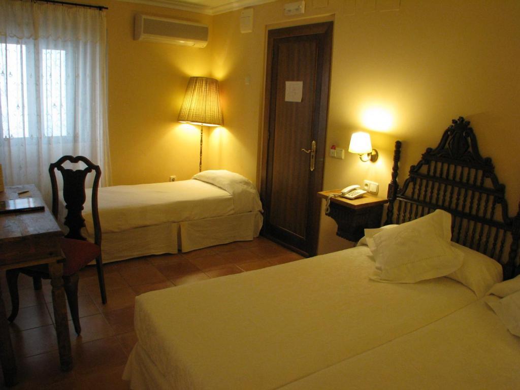 Hotel Don Carlos Caceres Room photo