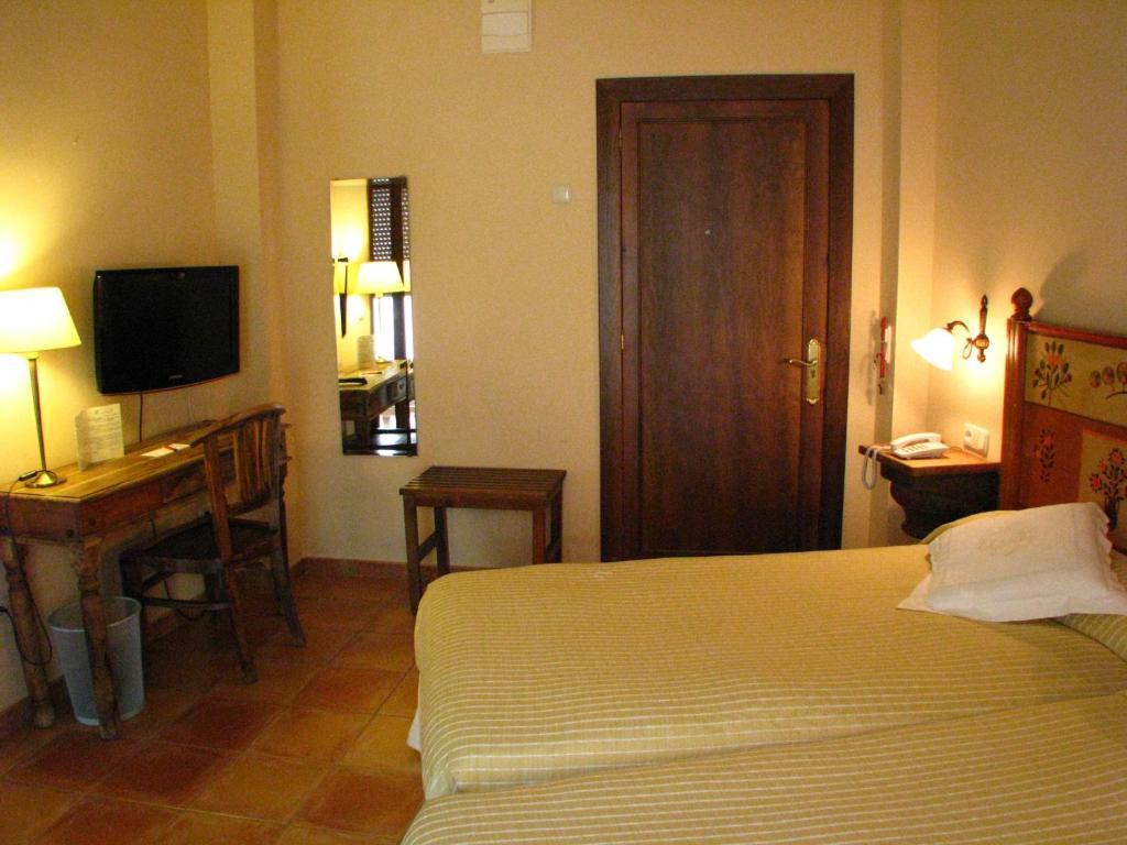 Hotel Don Carlos Caceres Room photo