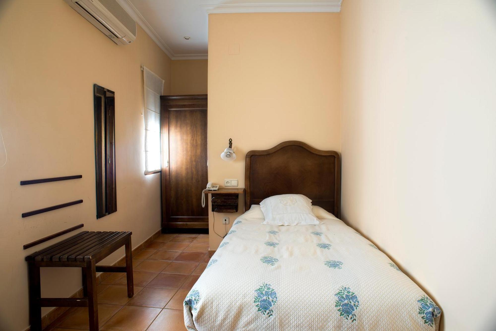 Hotel Don Carlos Caceres Room photo